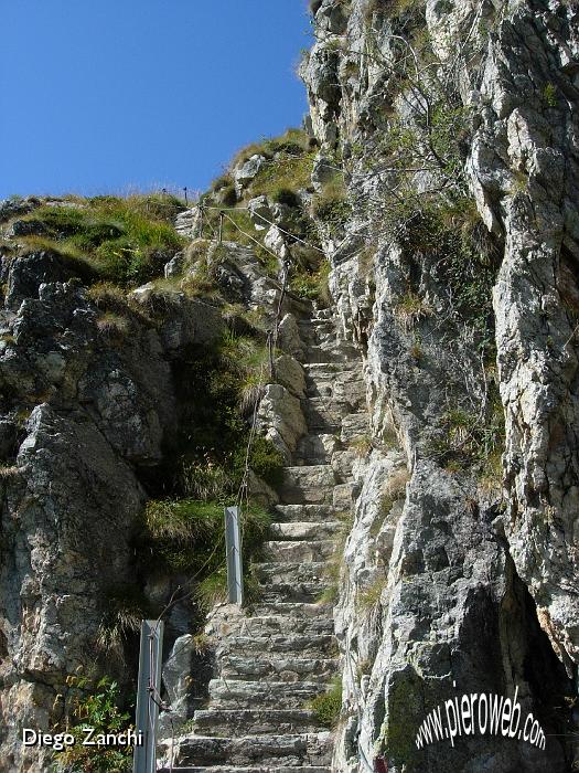 8-ripida scala verso il giro dei laghi.JPG